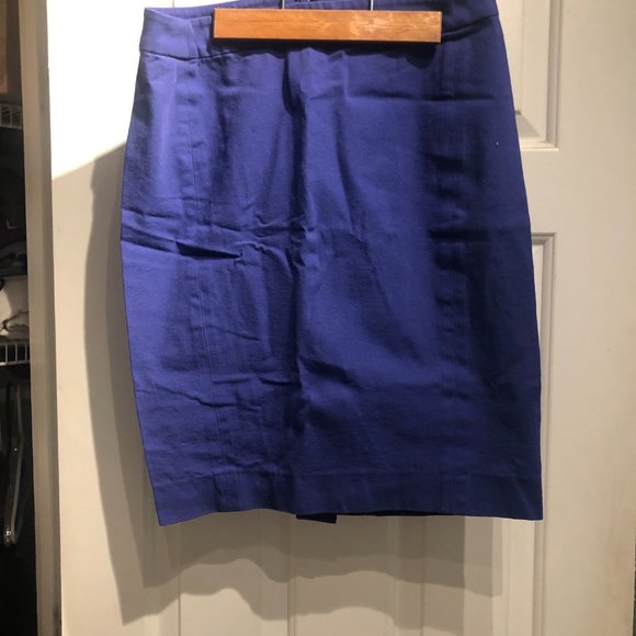 Ann Taylor LOFT Indigo Pencil Skirt - Size 6 - Picture 3 of 3